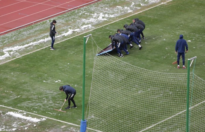 Türkiyədə meydanı Qurban Qurbanov və futbolçular təmizlədilər - FOTOLAR